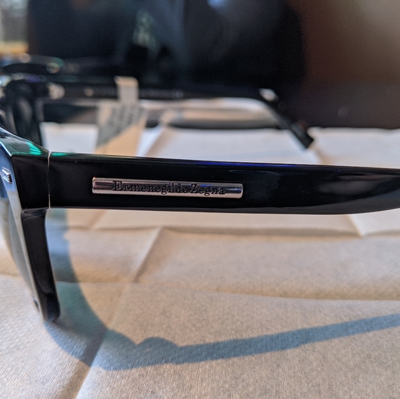 Sunglasses - Picture 3 of 4